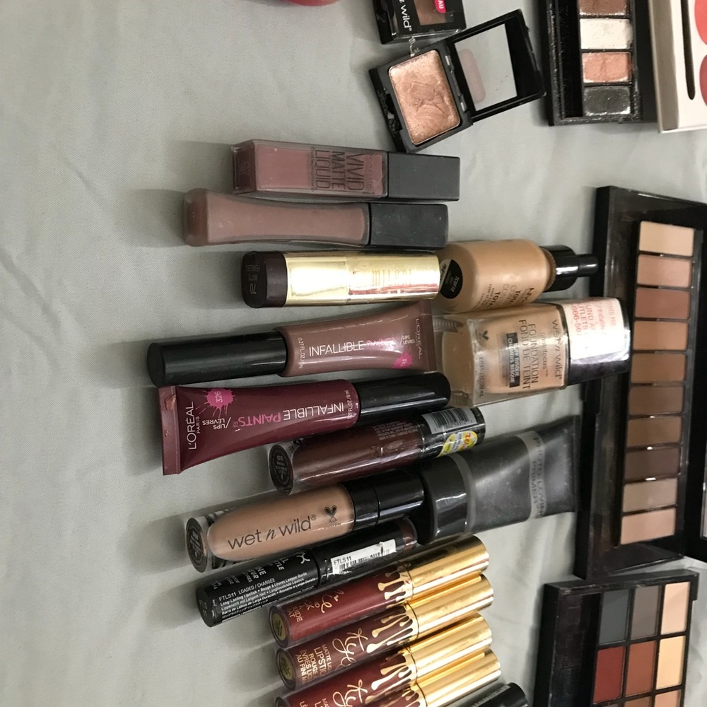 Makeup bundle - Picture 5 of 6